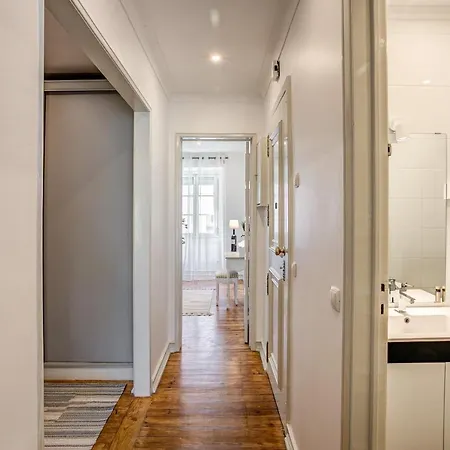 Appartamento Sunny In The Heart Of Principe Real Lisbona