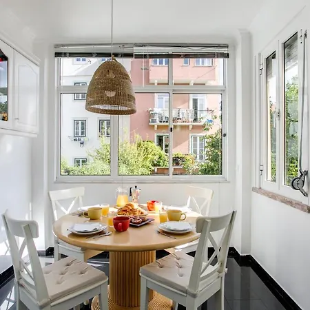 Sunny In The Heart Of Principe Real Apartament